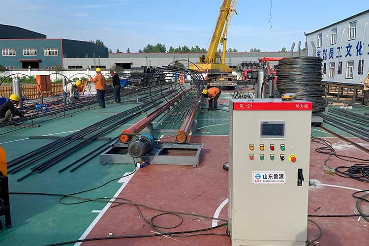 可自動成型長度為1m-40m的鋼筋籠，比手工綁扎籠子生產(chǎn)效率高，節(jié)省材料，籠子堅固，外形標(biāo)準(zhǔn)